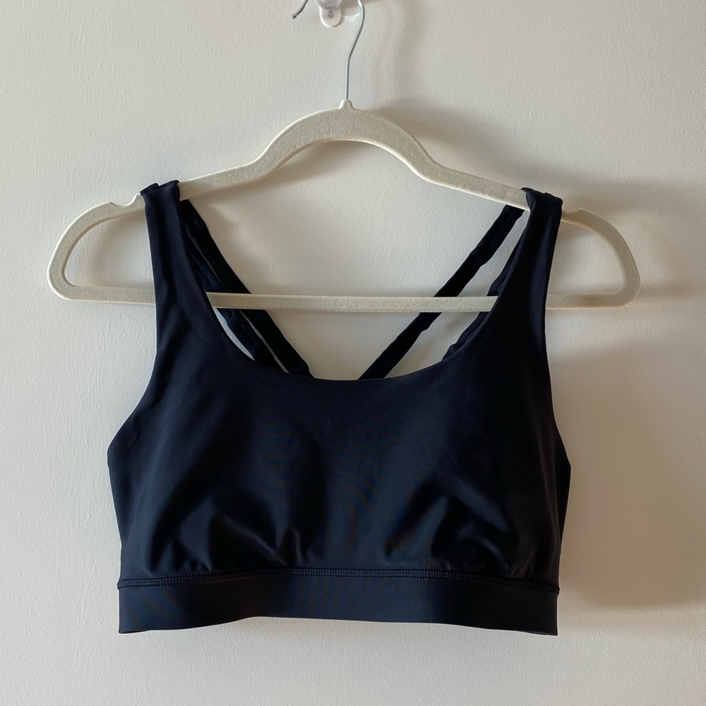 Lululemon H2O Energy Sports Bra in Black, size 10